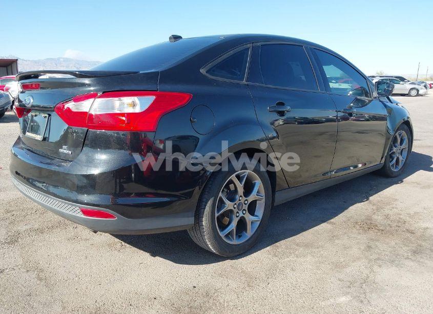 Photo 4 of 2014 Ford Focus SE (VIN 1FADP3F20EL414107)