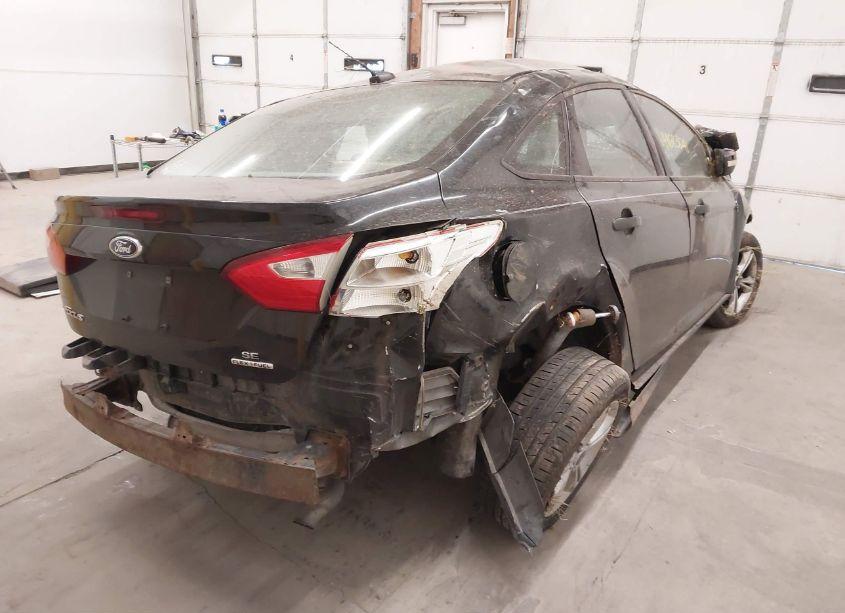 Photo 4 of 2014 Ford Focus SE (VIN 1FADP3F20EL414463)