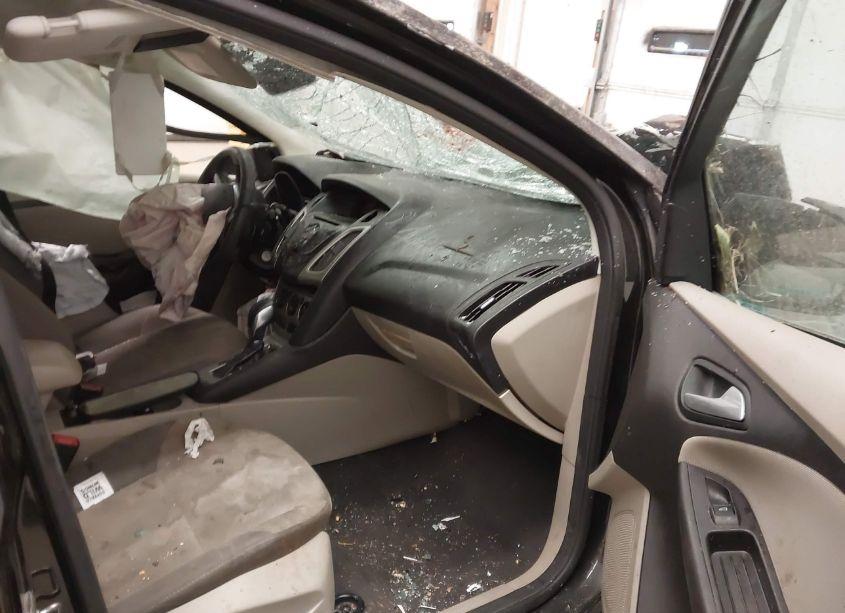 Photo 5 of 2014 Ford Focus SE (VIN 1FADP3F20EL414463)