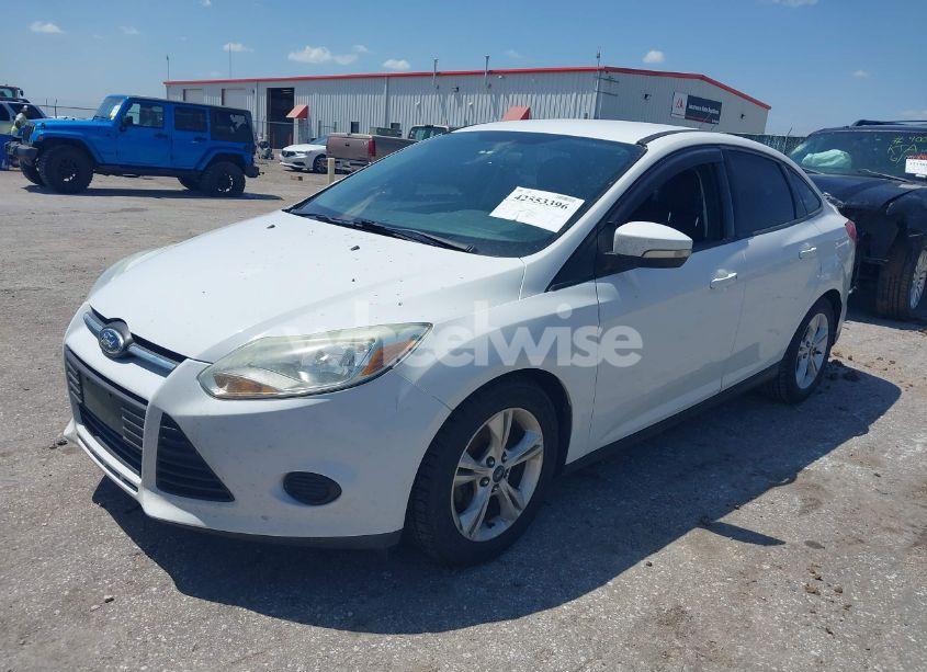 Photo 2 of 2014 Ford Focus SE (VIN 1FADP3F20EL443168)