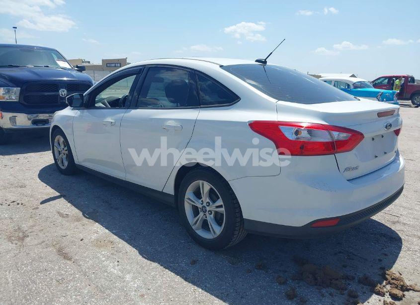 Photo 3 of 2014 Ford Focus SE (VIN 1FADP3F20EL443168)