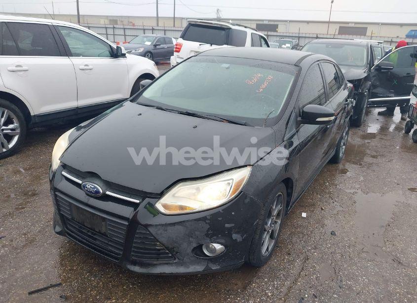Photo 2 of 2014 Ford Focus SE (VIN 1FADP3F20EL444093)