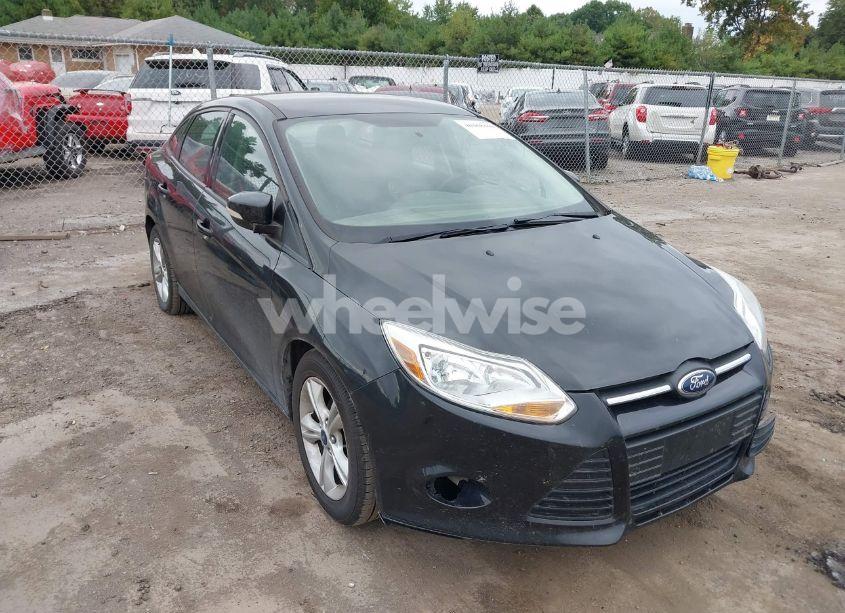 2014 Ford Focus SE (VIN 1FADP3F20EL448922) main photo