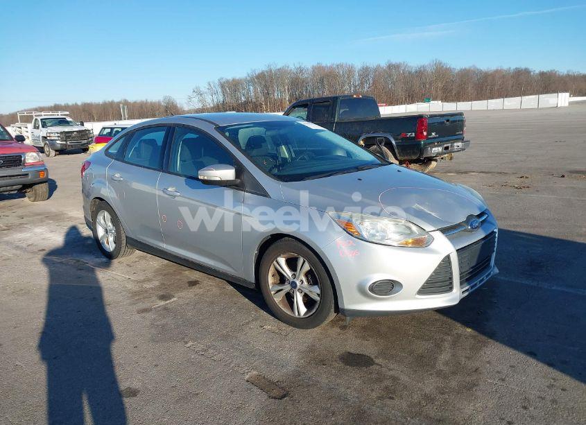 2014 Ford Focus SE (VIN 1FADP3F20EL454106) main photo