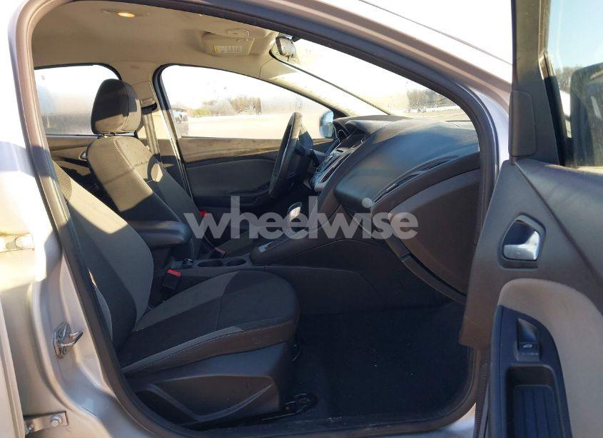 Photo 5 of 2014 Ford Focus SE (VIN 1FADP3F20EL454106)