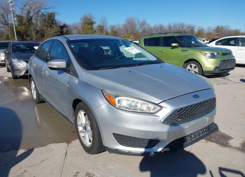 2015 Ford Focus SE (VIN 1FADP3F20FL206035) main photo