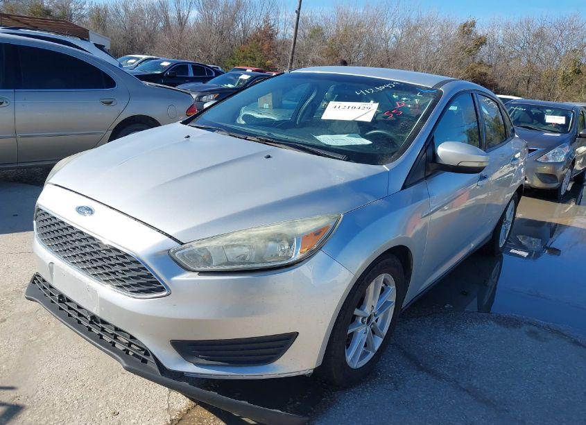 Photo 2 of 2015 Ford Focus SE (VIN 1FADP3F20FL206035)