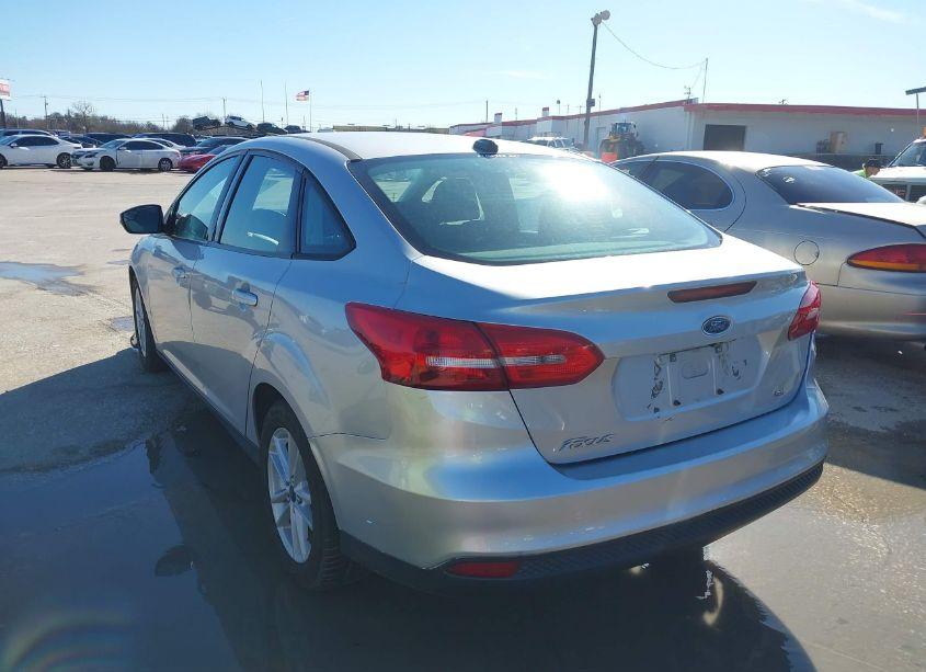 Photo 3 of 2015 Ford Focus SE (VIN 1FADP3F20FL206035)