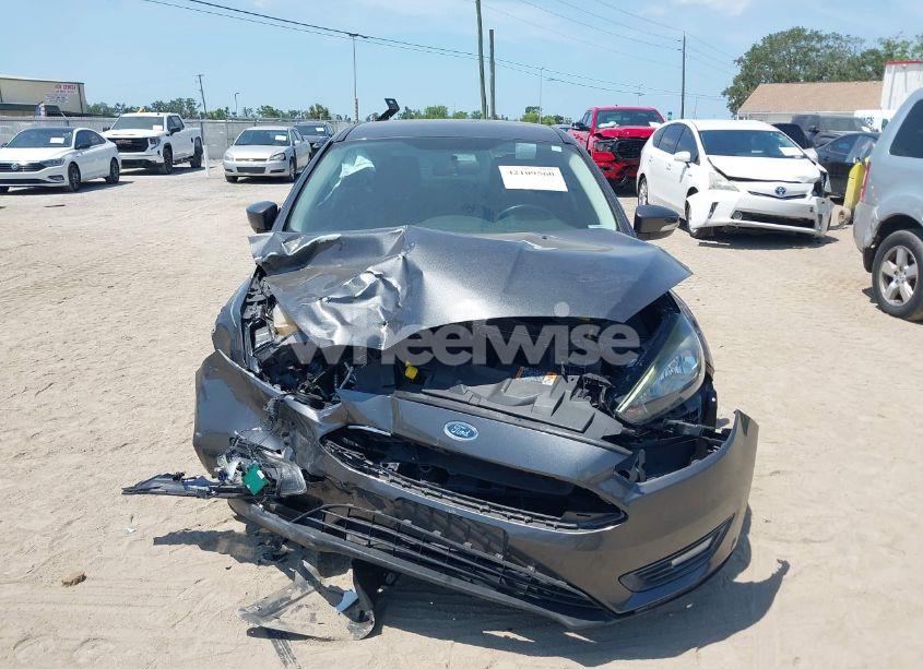 Photo 12 of 2015 Ford Focus SE (VIN 1FADP3F20FL215236)