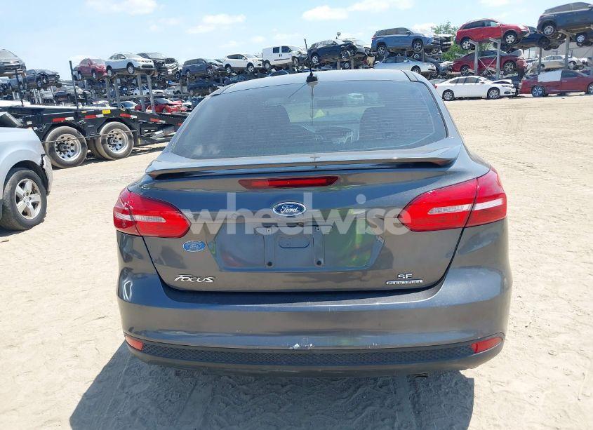 Photo 16 of 2015 Ford Focus SE (VIN 1FADP3F20FL215236)