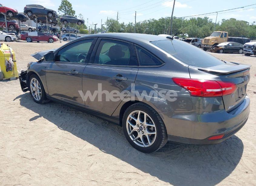 Photo 3 of 2015 Ford Focus SE (VIN 1FADP3F20FL215236)