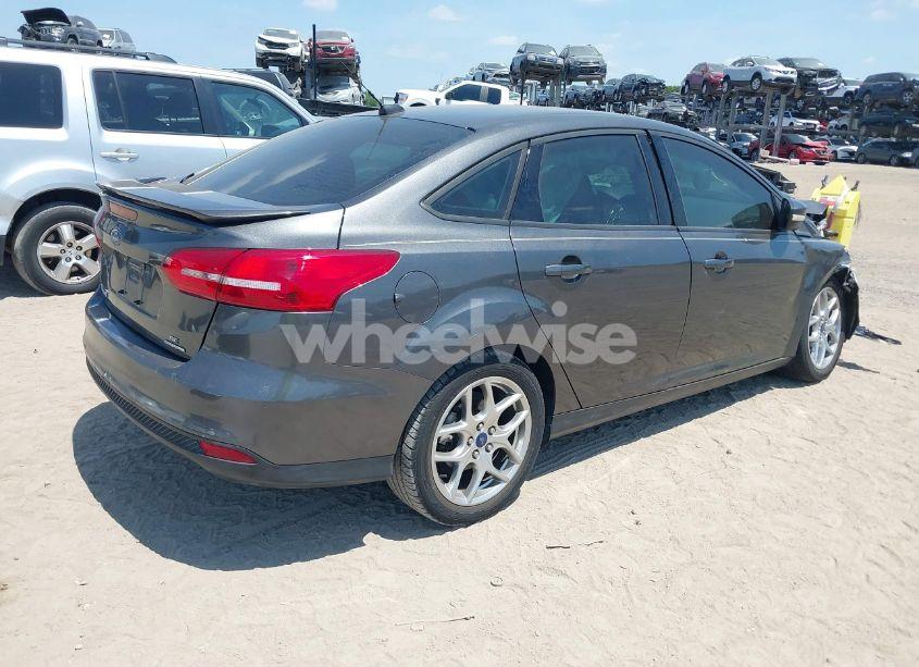 Photo 4 of 2015 Ford Focus SE (VIN 1FADP3F20FL215236)
