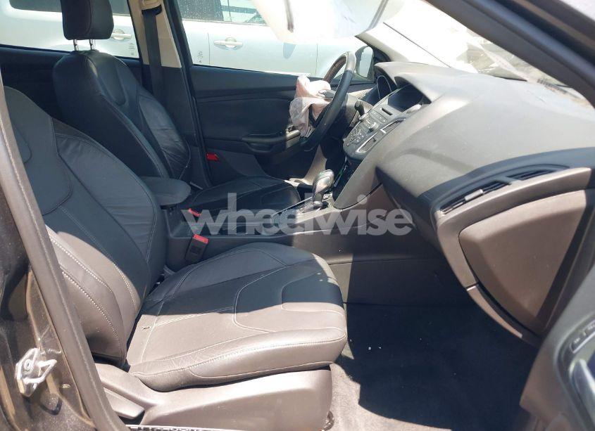 Photo 5 of 2015 Ford Focus SE (VIN 1FADP3F20FL215236)