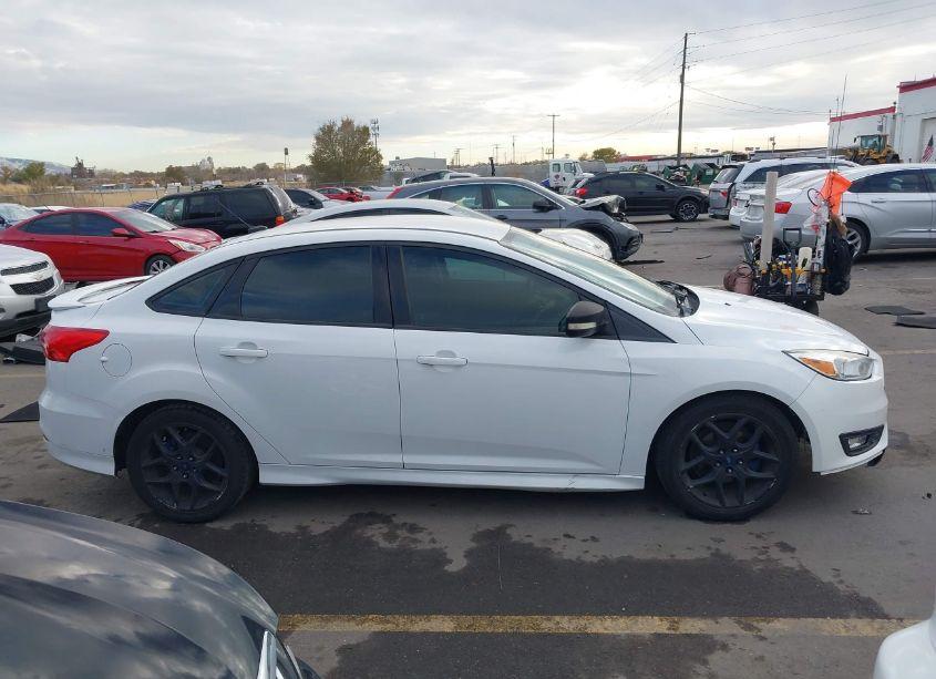 Photo 13 of 2015 Ford Focus SE (VIN 1FADP3F20FL241741)