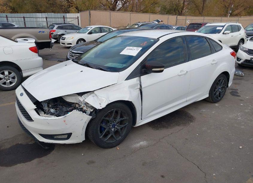 Photo 2 of 2015 Ford Focus SE (VIN 1FADP3F20FL241741)