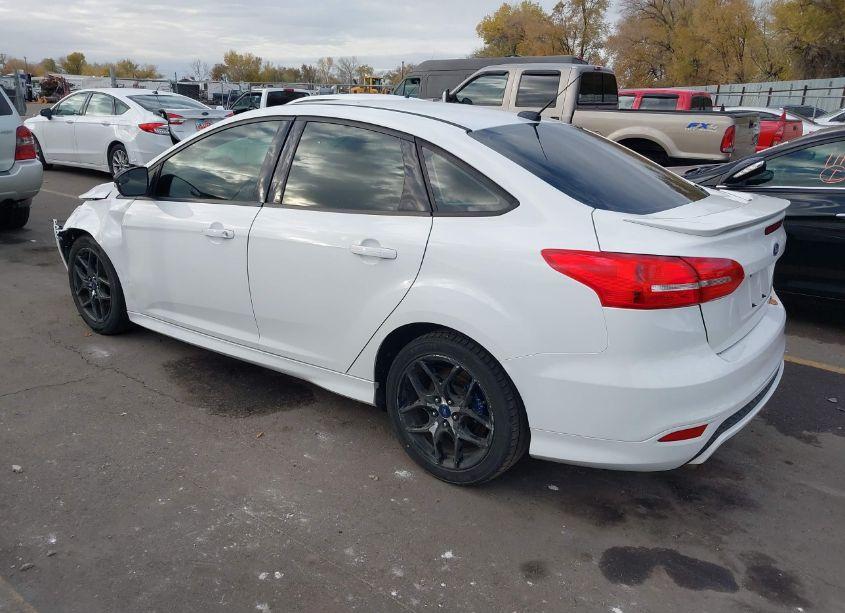 Photo 3 of 2015 Ford Focus SE (VIN 1FADP3F20FL241741)