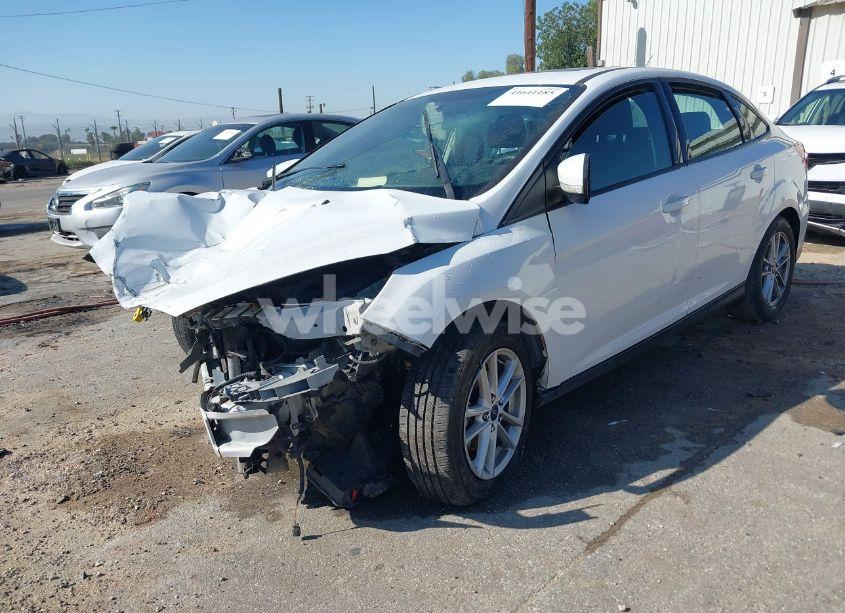 Photo 2 of 2015 Ford Focus SE (VIN 1FADP3F20FL243036)
