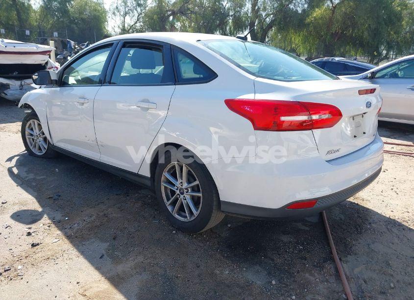 Photo 3 of 2015 Ford Focus SE (VIN 1FADP3F20FL243036)