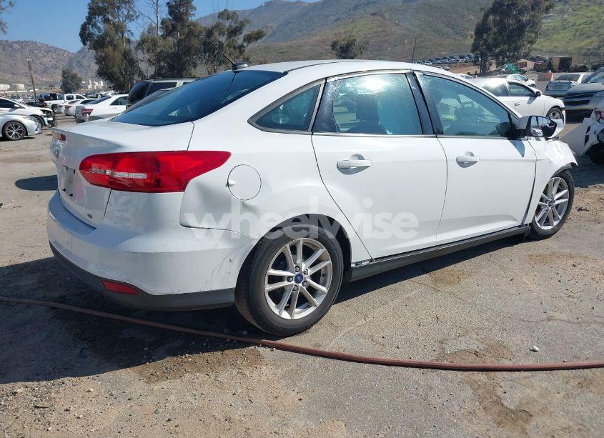 Photo 4 of 2015 Ford Focus SE (VIN 1FADP3F20FL243036)