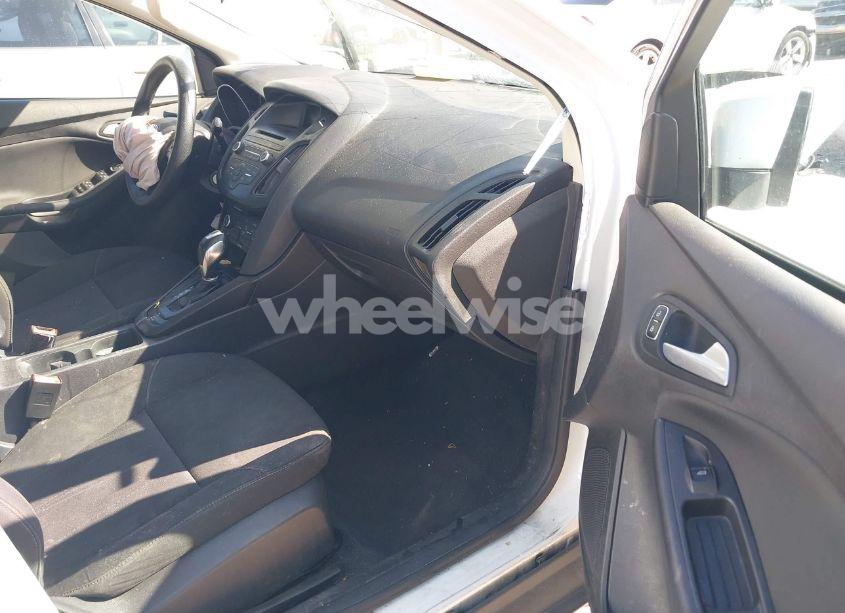 Photo 5 of 2015 Ford Focus SE (VIN 1FADP3F20FL243036)