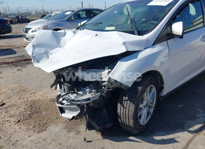 Photo 6 of 2015 Ford Focus SE (VIN 1FADP3F20FL243036)