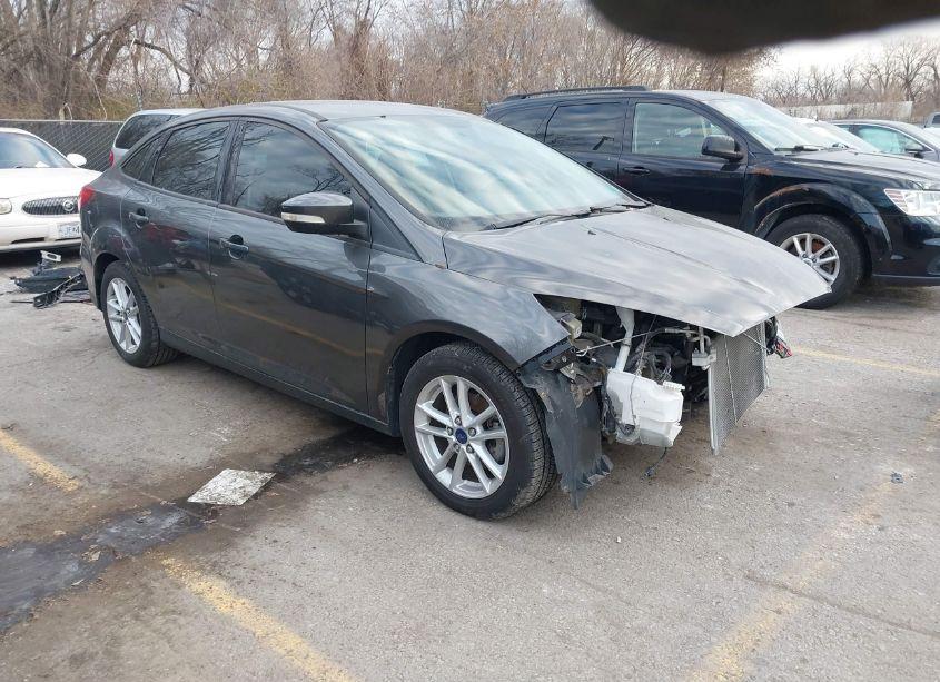 2015 Ford Focus SE (VIN 1FADP3F20FL249533) main photo