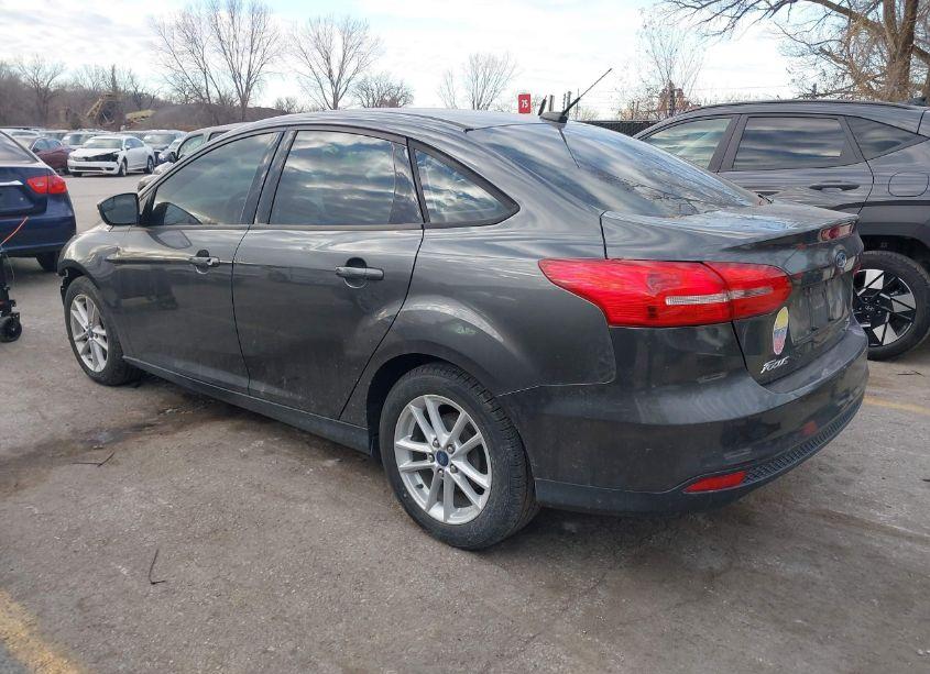 Photo 3 of 2015 Ford Focus SE (VIN 1FADP3F20FL249533)