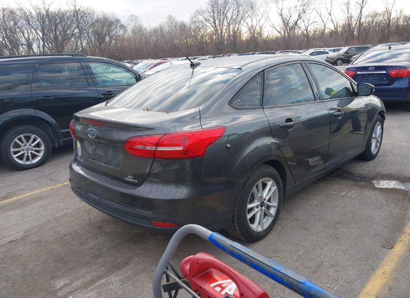 Photo 4 of 2015 Ford Focus SE (VIN 1FADP3F20FL249533)