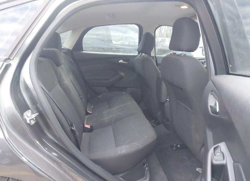 Photo 8 of 2015 Ford Focus SE (VIN 1FADP3F20FL249533)