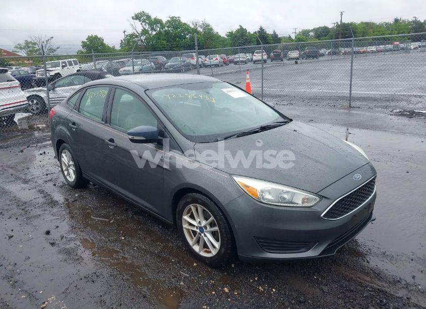 2015 Ford Focus SE (VIN 1FADP3F20FL250844) main photo