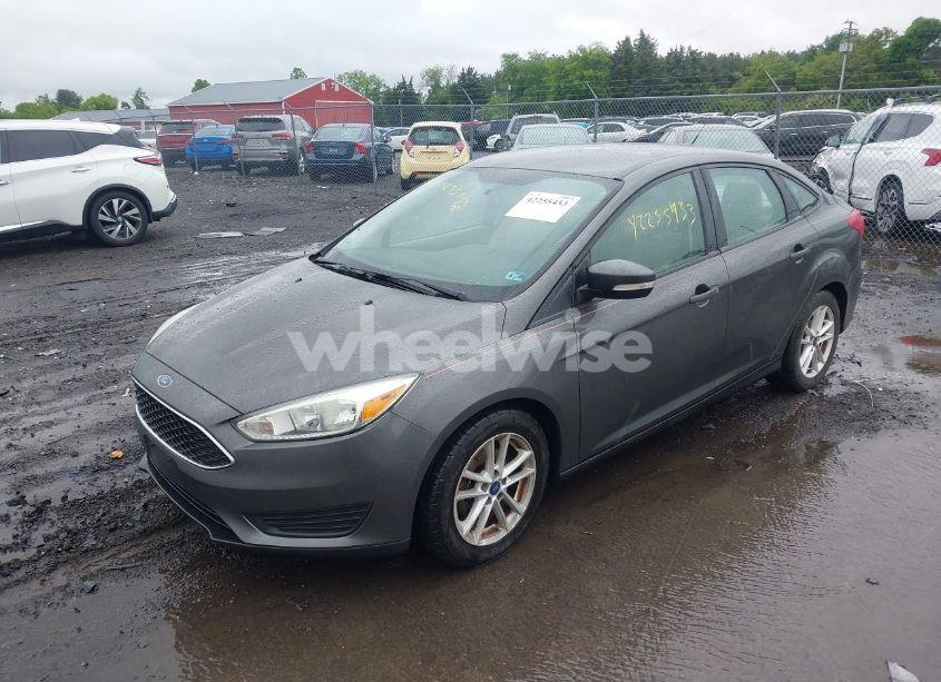 Photo 2 of 2015 Ford Focus SE (VIN 1FADP3F20FL250844)