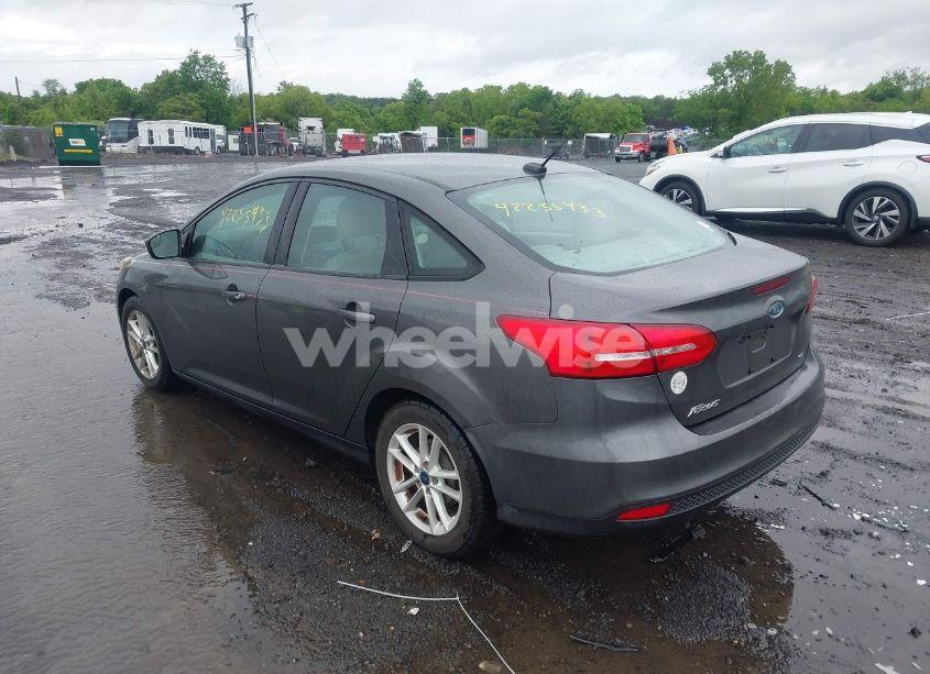 Photo 3 of 2015 Ford Focus SE (VIN 1FADP3F20FL250844)