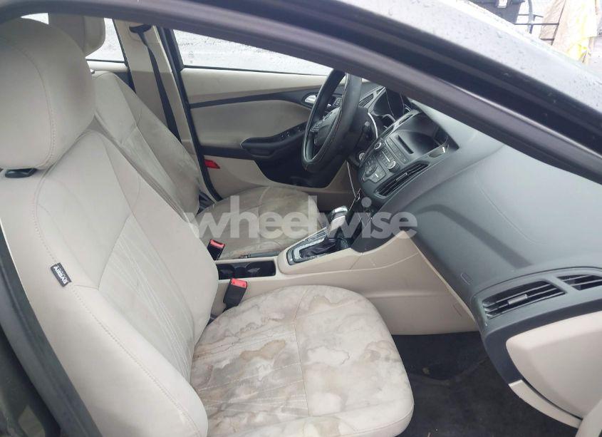 Photo 5 of 2015 Ford Focus SE (VIN 1FADP3F20FL250844)