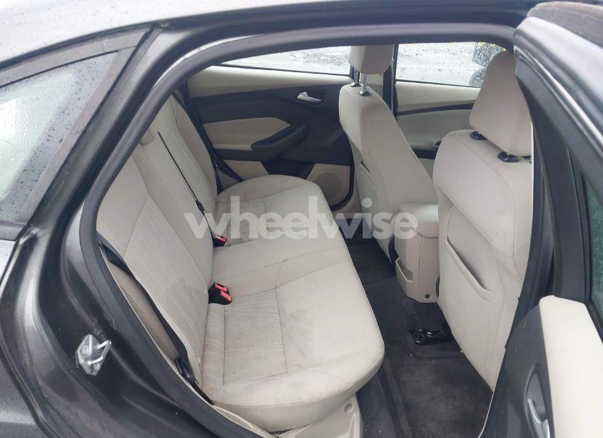 Photo 8 of 2015 Ford Focus SE (VIN 1FADP3F20FL250844)