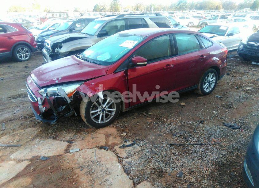 Photo 2 of 2015 Ford Focus SE (VIN 1FADP3F20FL260015)