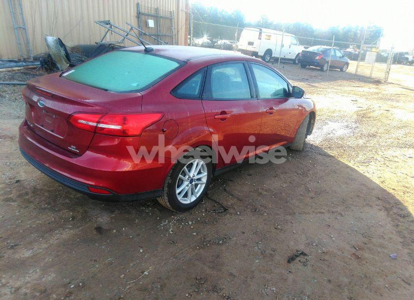 Photo 4 of 2015 Ford Focus SE (VIN 1FADP3F20FL260015)