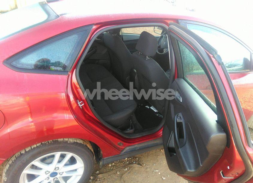 Photo 8 of 2015 Ford Focus SE (VIN 1FADP3F20FL260015)