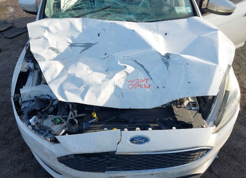 Photo 10 of 2015 Ford Focus SE (VIN 1FADP3F20FL260242)