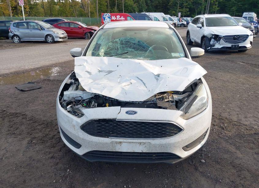 Photo 12 of 2015 Ford Focus SE (VIN 1FADP3F20FL260242)