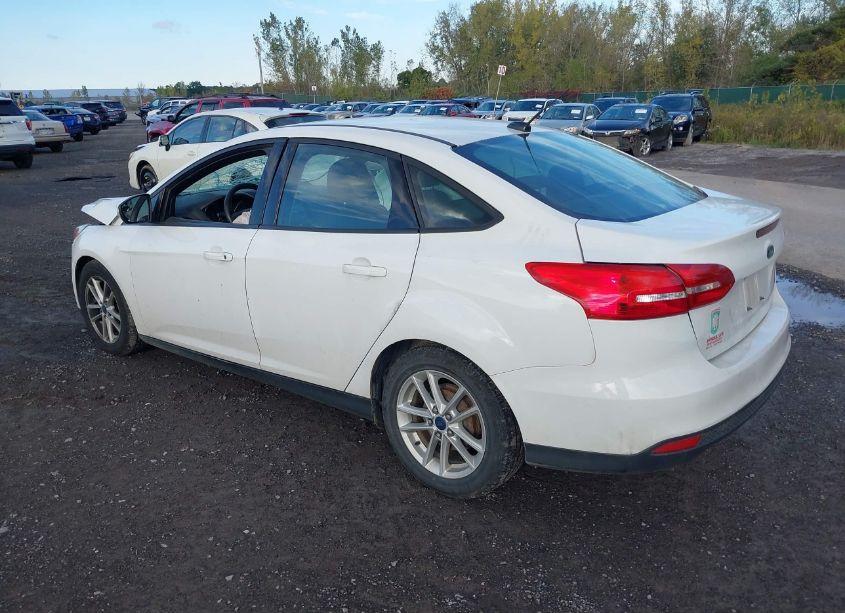 Photo 3 of 2015 Ford Focus SE (VIN 1FADP3F20FL260242)