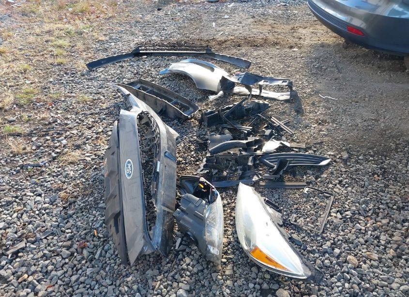 Photo 13 of 2015 Ford Focus SE (VIN 1FADP3F20FL276764)