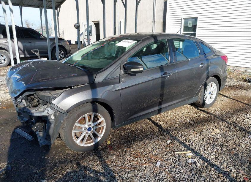 Photo 2 of 2015 Ford Focus SE (VIN 1FADP3F20FL276764)