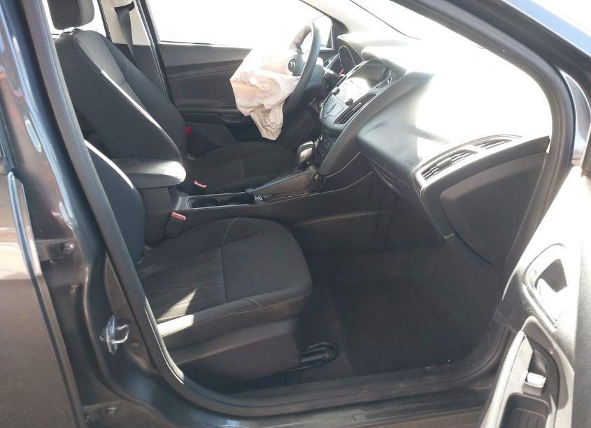 Photo 5 of 2015 Ford Focus SE (VIN 1FADP3F20FL276764)