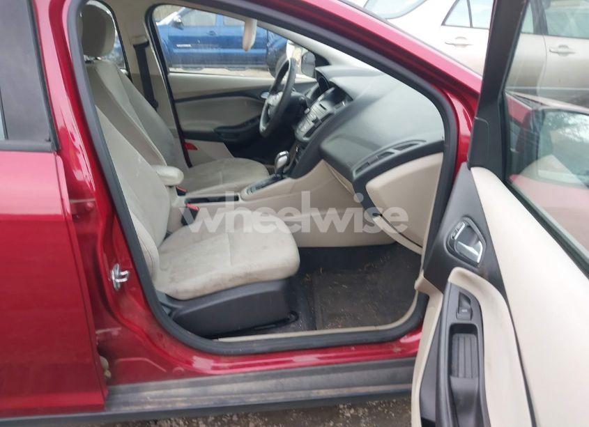 Photo 5 of 2015 Ford Focus SE (VIN 1FADP3F20FL285674)