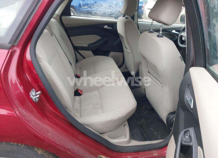 Photo 8 of 2015 Ford Focus SE (VIN 1FADP3F20FL285674)