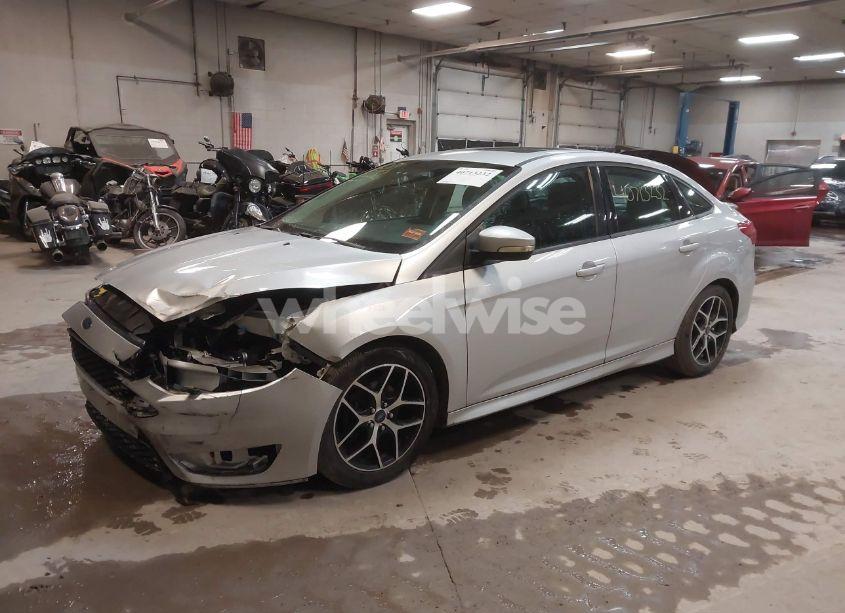 Photo 2 of 2015 Ford Focus SE (VIN 1FADP3F20FL291152)
