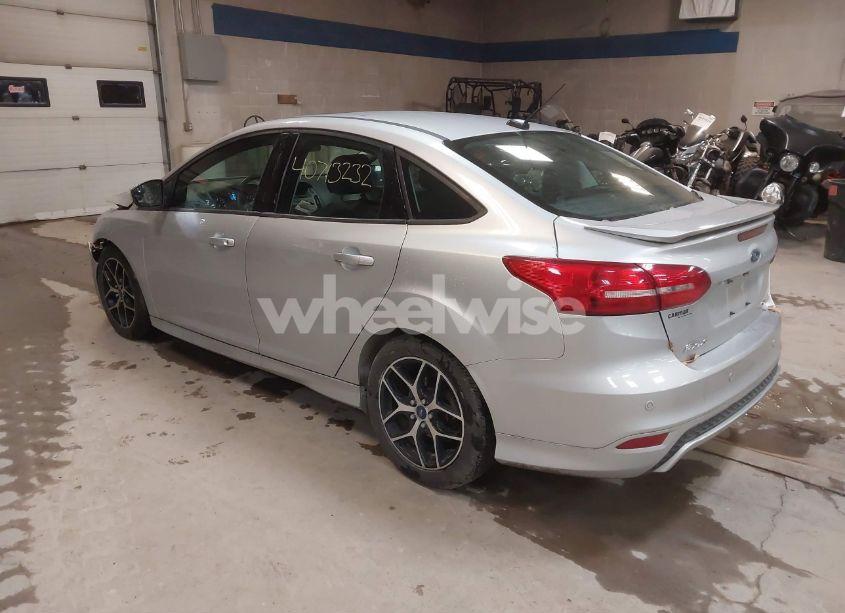 Photo 3 of 2015 Ford Focus SE (VIN 1FADP3F20FL291152)