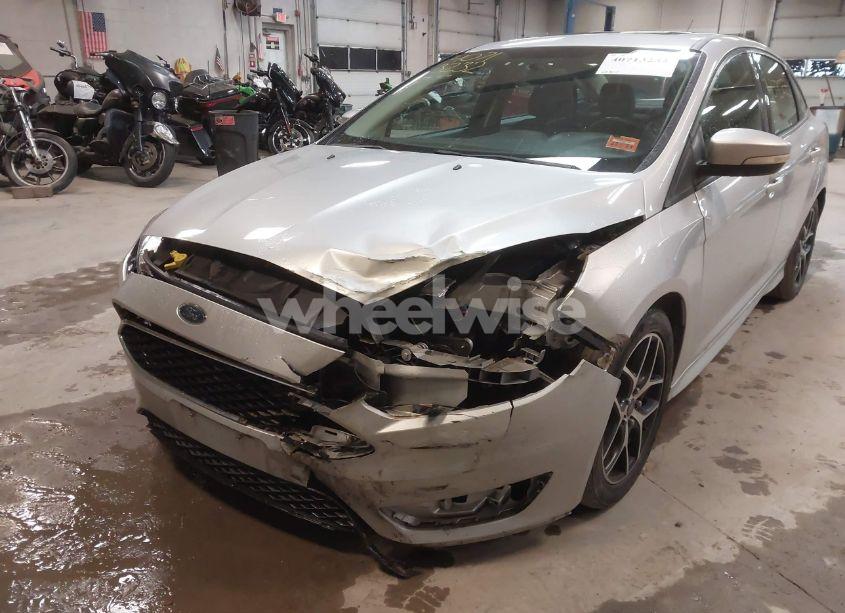 Photo 6 of 2015 Ford Focus SE (VIN 1FADP3F20FL291152)