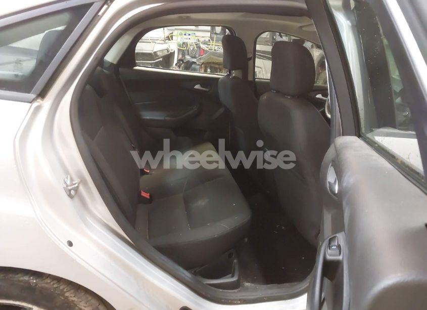 Photo 8 of 2015 Ford Focus SE (VIN 1FADP3F20FL291152)