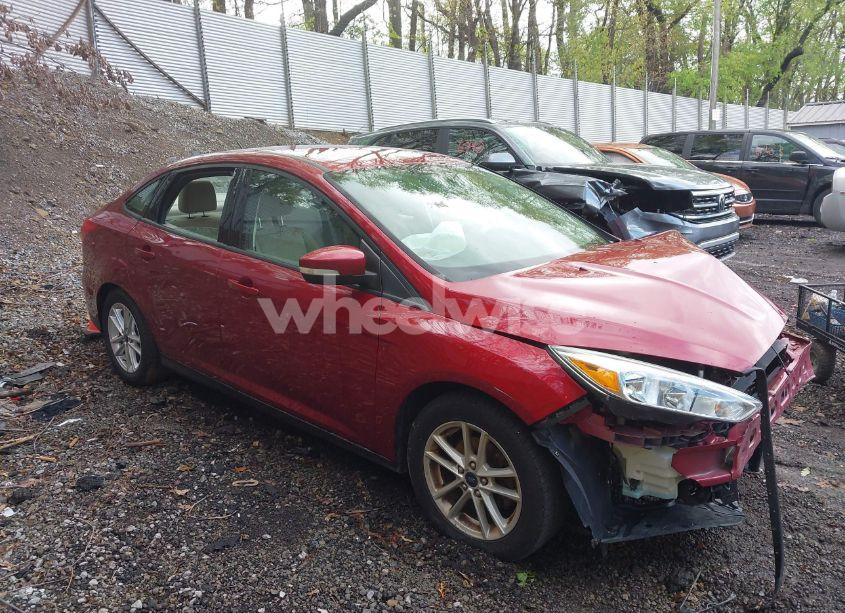 2015 Ford Focus SE (VIN 1FADP3F20FL292883) main photo